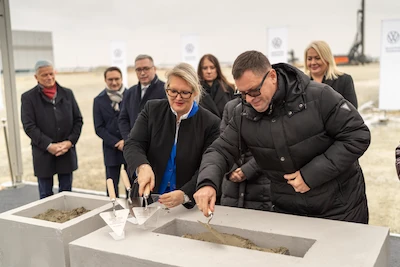 Fabryka Volkswagen Poznań we Wrześni: Wmurowano kamień węgielny pod nowe hale do produkcji elektrycznego Craftera