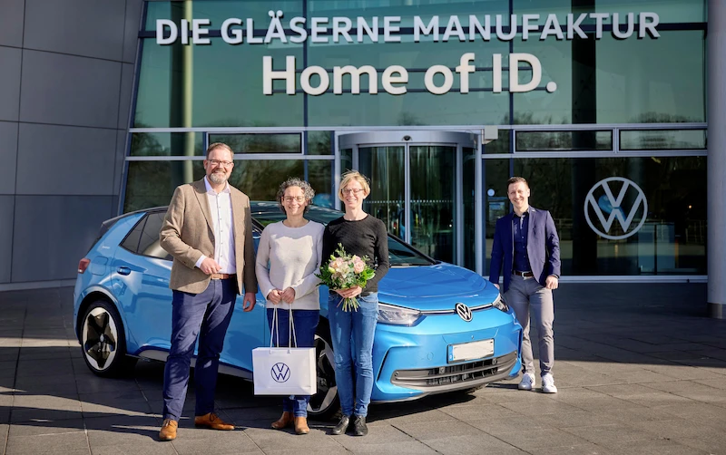 Marka Volkswagen przekazała klientowi dwumilionowy, w pełni elektryczny samochód - 2.