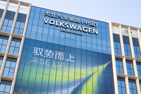 „W Chinach, dla Chin”. Cztery światowe premiery oraz najnowsze systemy oparte na AI debiutują podczas Volkswagen Group Night w Pekinie