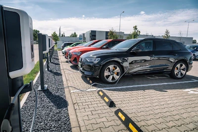 Kadra zarządzająca Volkswagen Group Polska przesiada się na samochody... - galeria