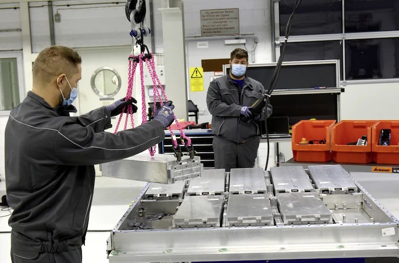 Volkswagen Group Polska rozwija sieć Centrów Napraw Akumulatorów - 2.