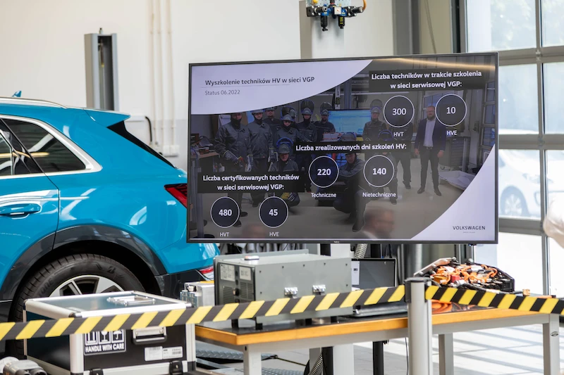 Volkswagen Group Polska rozwija sieć Centrów Napraw Akumulatorów - 3.