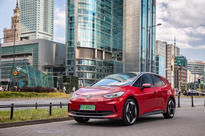 Grupa Volkswagen zwiększyła prawie o połowę dostawy pojazdów elektrycznych w pierwszym półroczu - 2.