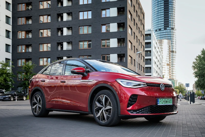 Grupa Volkswagen zwiększyła prawie o połowę dostawy pojazdów elektrycznych w pierwszym półroczu - 5.