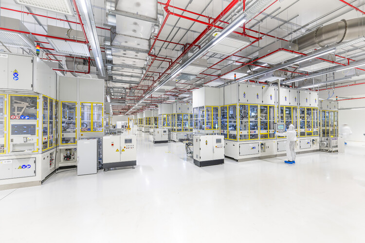 Rozpoczęcie produkcji europejskich ogniw akumulatorowych: PowerCo uruchamia gigafabrykę w Salzgitter