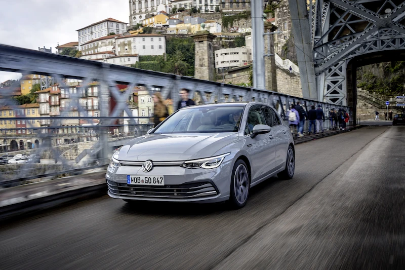 Volkswagen Golf - 120.