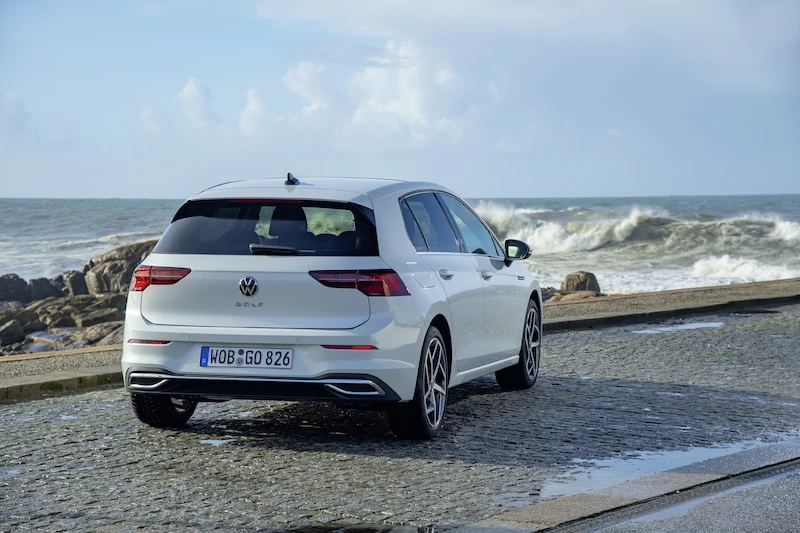 Volkswagen Golf - 140.