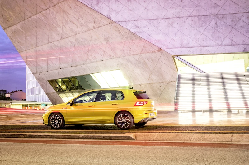 Volkswagen Golf - 70.
