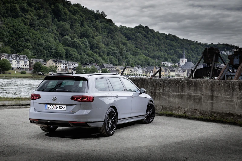 Volkswagen Passat Variant R-Line Edition - 18.
