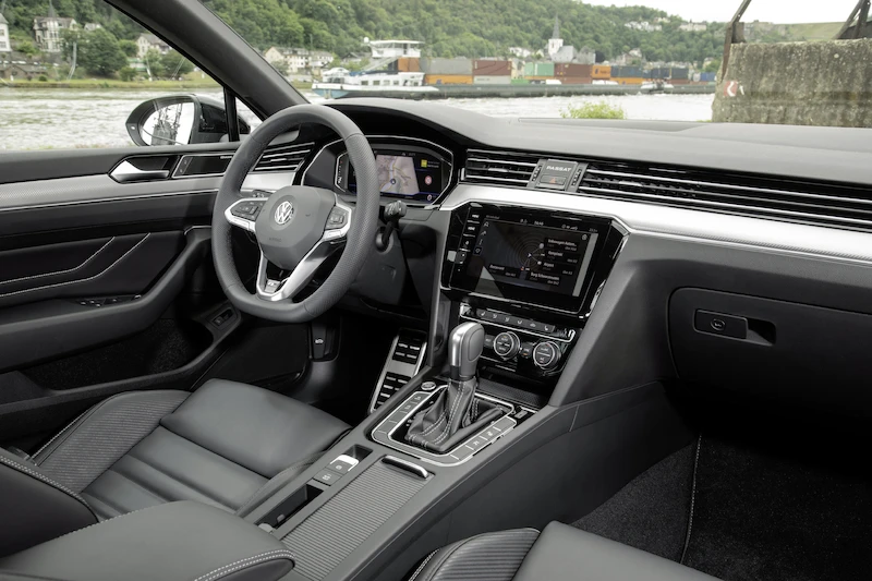 Volkswagen Passat Variant R-Line Edition - 12.