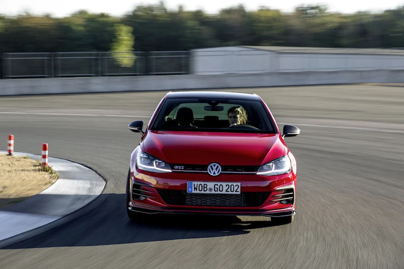 Golf z genami auta wyścigowego: Volkswagen rozpoczął sprzedaż Golfa GTI TCR - 4.
