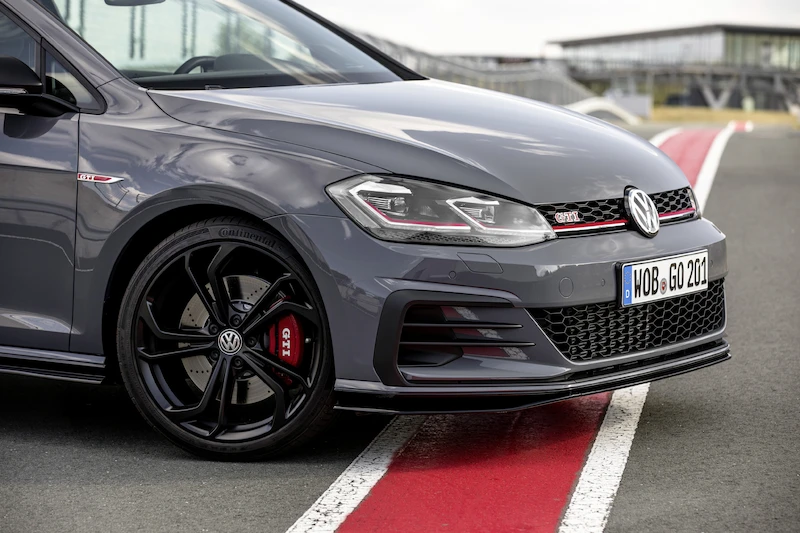 Golf z genami auta wyścigowego: Volkswagen rozpoczął sprzedaż Golfa GTI TCR - 18.