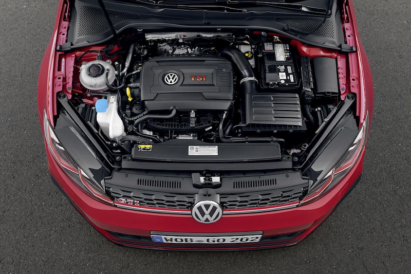 Golf z genami auta wyścigowego: Volkswagen rozpoczął sprzedaż Golfa GTI TCR - 24.