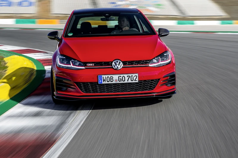 Golf z genami auta wyścigowego: Volkswagen rozpoczął sprzedaż Golfa GTI TCR - 2.