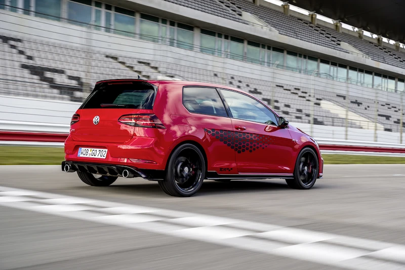 Golf z genami auta wyścigowego: Volkswagen rozpoczął sprzedaż Golfa GTI TCR - 79.