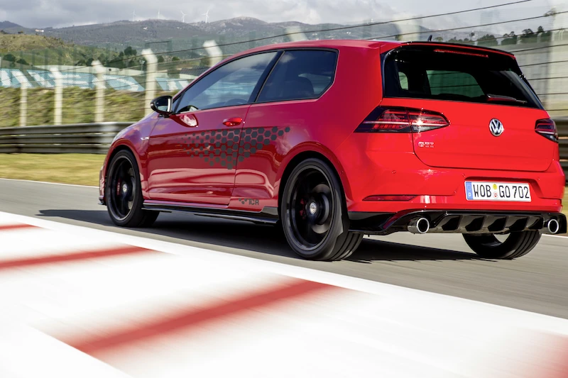 Golf z genami auta wyścigowego: Volkswagen rozpoczął sprzedaż Golfa GTI TCR - 30.
