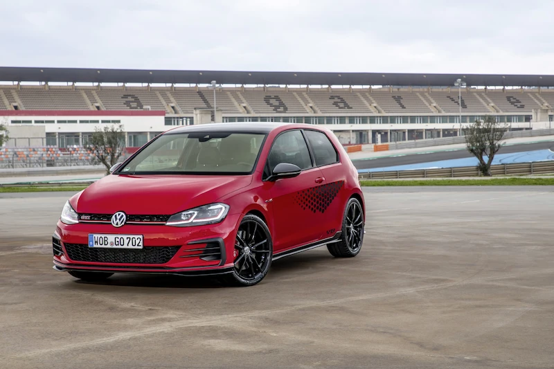 Golf z genami auta wyścigowego: Volkswagen rozpoczął sprzedaż Golfa GTI TCR - 31.