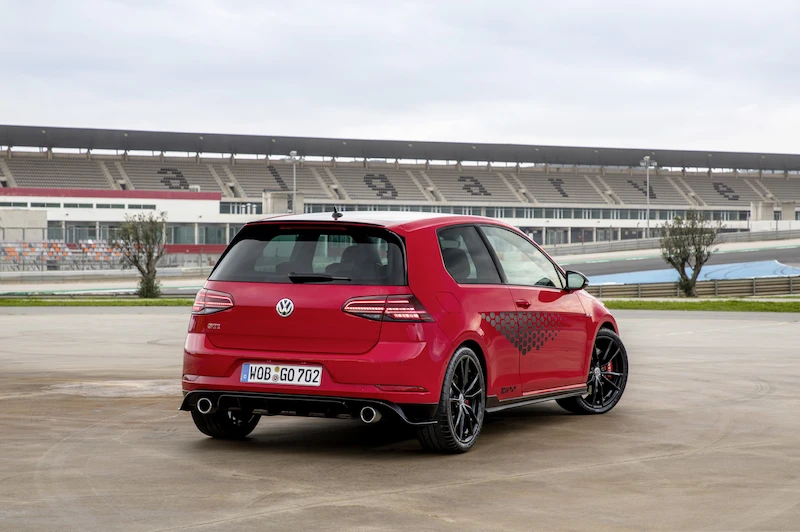 Golf z genami auta wyścigowego: Volkswagen rozpoczął sprzedaż Golfa GTI TCR - 32.