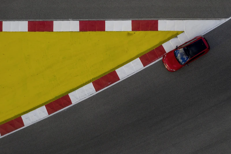Golf z genami auta wyścigowego: Volkswagen rozpoczął sprzedaż Golfa GTI TCR - 33.