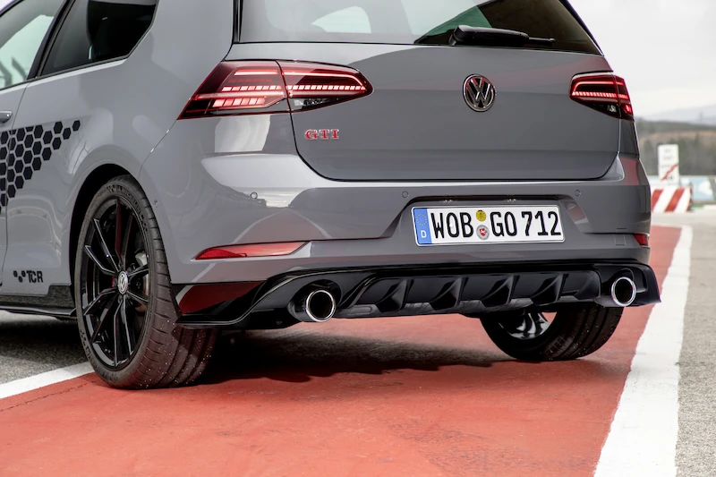 Golf z genami auta wyścigowego: Volkswagen rozpoczął sprzedaż Golfa GTI TCR - 101.