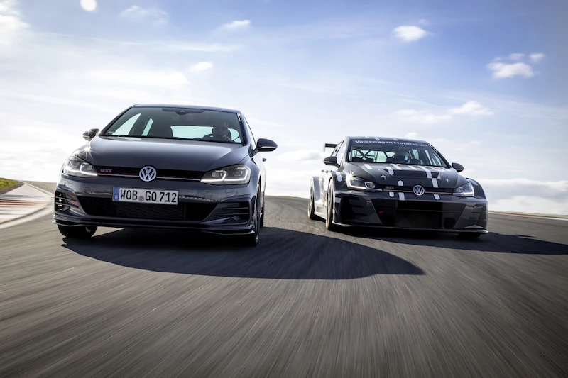 Golf z genami auta wyścigowego: Volkswagen rozpoczął sprzedaż Golfa GTI TCR - 53.