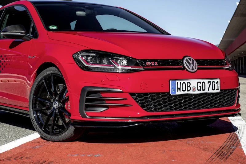 Golf z genami auta wyścigowego: Volkswagen rozpoczął sprzedaż Golfa GTI TCR - 57.