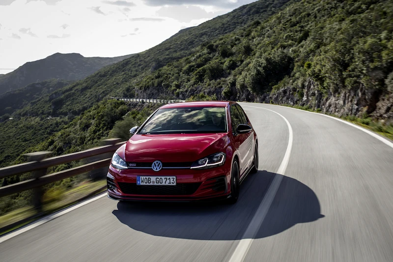 Golf z genami auta wyścigowego: Volkswagen rozpoczął sprzedaż Golfa GTI TCR - 71.