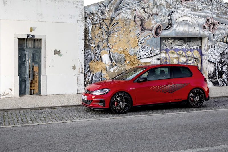 Golf z genami auta wyścigowego: Volkswagen rozpoczął sprzedaż Golfa GTI TCR - 86.