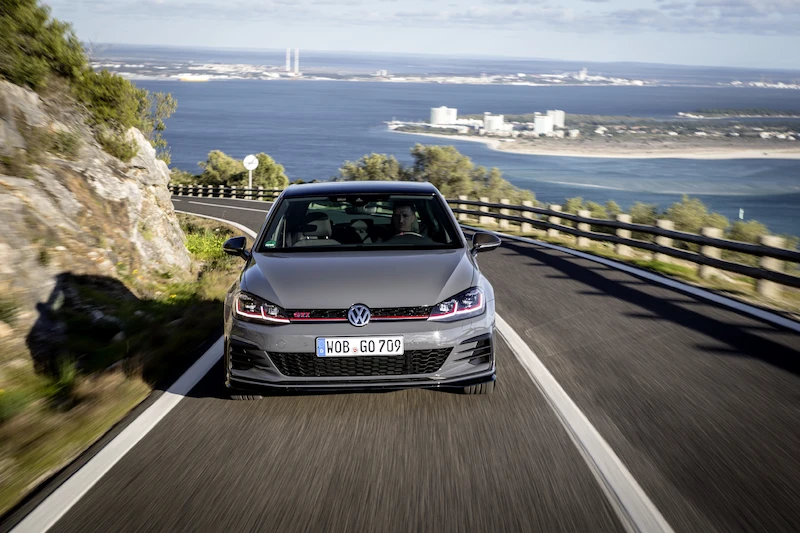 Golf z genami auta wyścigowego: Volkswagen rozpoczął sprzedaż Golfa GTI TCR - 72.
