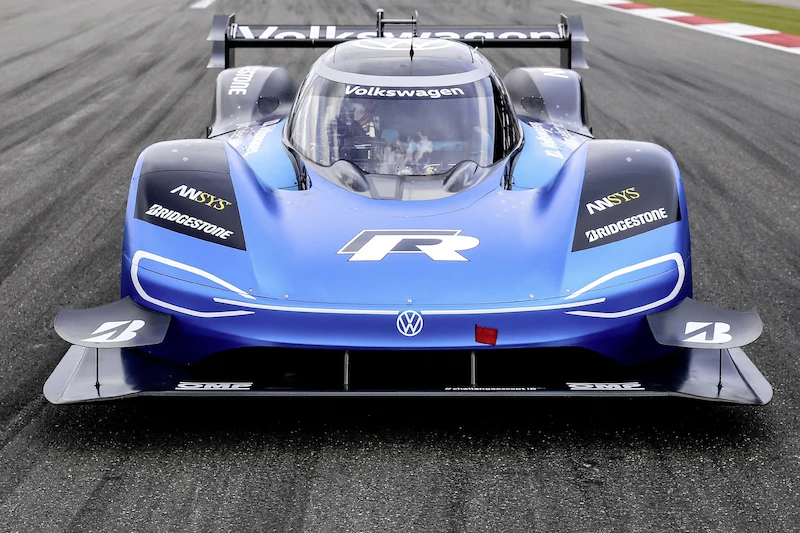 Goodwood Festival of Speed: elektryczny Volkswagen ID. R zmierzy się z rekordem trasy ustanowionym przez samochód Formuły 1 - 1.