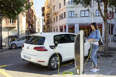 Przedstawiamy wyniki badań: czy jesteśmy gotowi na elektromobilne jutro? - galeria