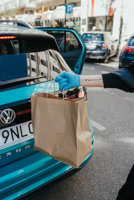 Volkswagen zaangażował się w pomoc inicjatywom wspierającym walkę ze skutkami... - galeria