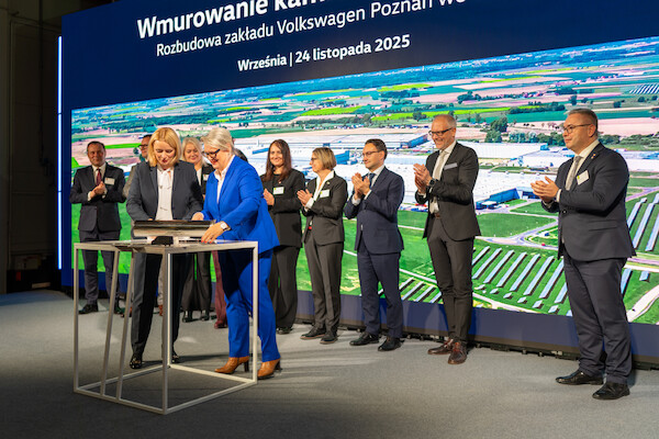 Fabryka Volkswagen Poznań we Wrześni: Wmurowano kamień węgielny pod nowe hale do produkcji elektrycznego Craftera