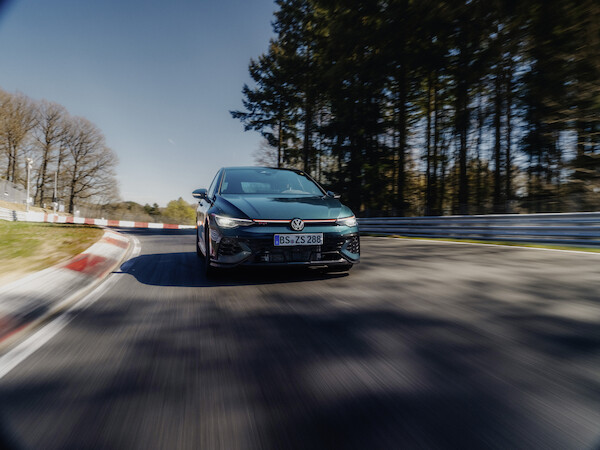 Golf GTI EDITION 50 najszybszym seryjnym samochodem z napędem na przednią oś na torze Nürburgring Nordschleife