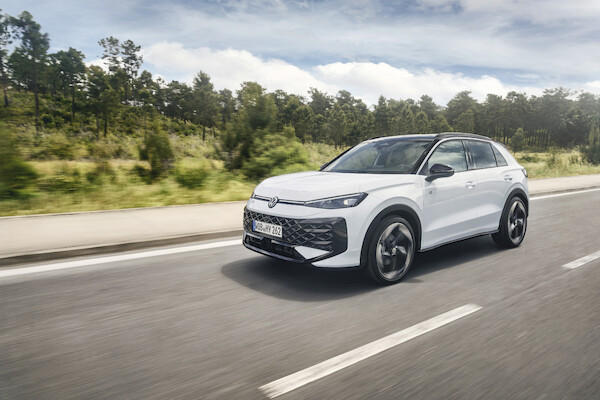 Nowy napęd hybrydowy: rusza przedsprzedaż Golfa i T-Roca z układem typu full hybrid
