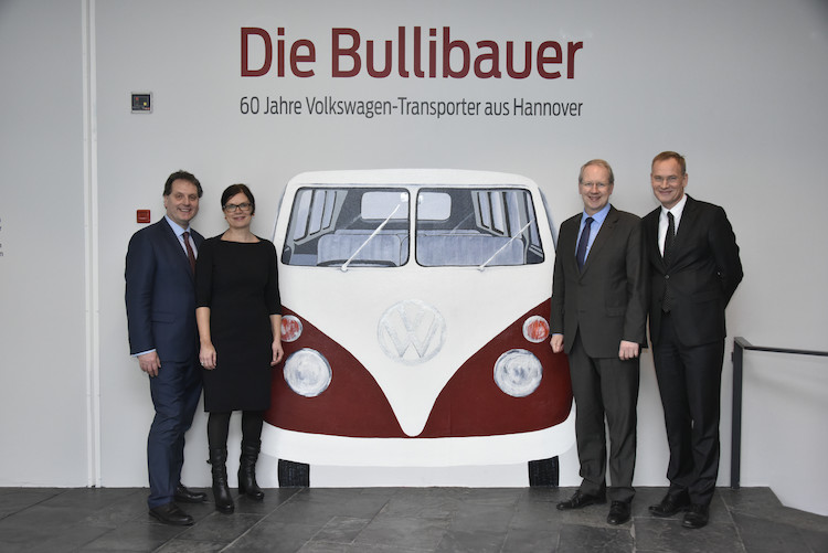 Jubileuszowa wystawa „Budowniczowie Bulliego”
- 60 lat Volkswagena Transportera z Hanoweru