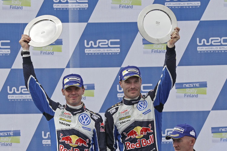 Wywalczone podium: Latvala drugi w swojej ojczyźnie.
W klasyfikacji generalnej na trzech pierwszych miejscach kierowcy Volkswagena