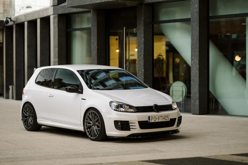 Volkswagen Golf VI – bogate wyposażenie standardowe i wysoki poziom bezpieczeństwa - 2.