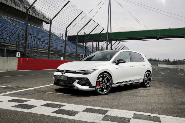 Światowa premiera podczas wyścigu 24 h: Volkswagen prezentuje nowego Golfa GTI Clubsport na Nürburgringu