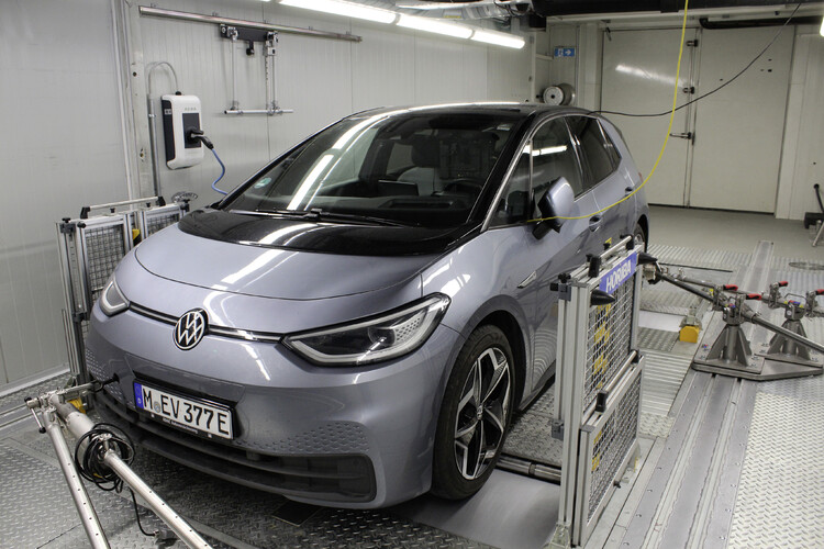 Bardzo dobry wynik Volkswagena ID.3 w teście wytrzymałościowym ADAC na dystansie 160 000 km