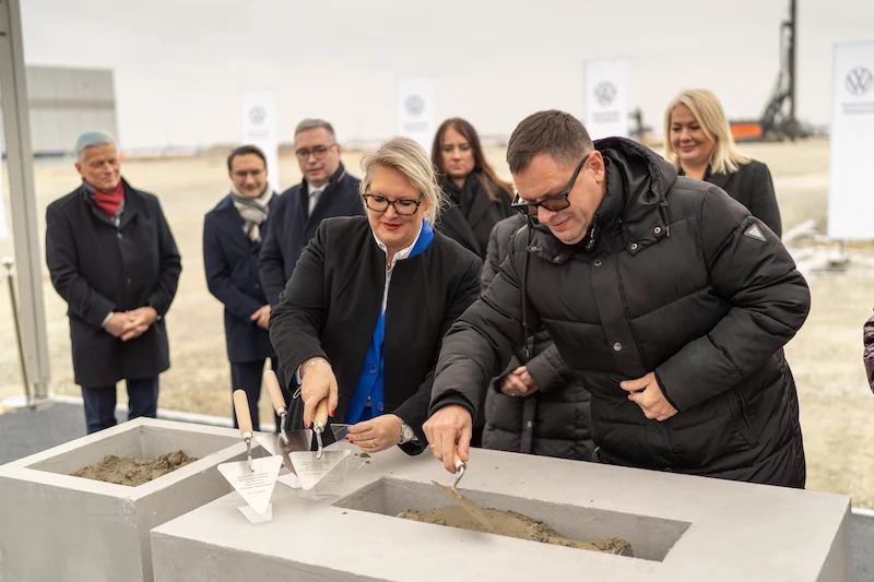 Fabryka Volkswagen Poznań we Wrześni: Wmurowano kamień węgielny pod nowe hale do... - slide