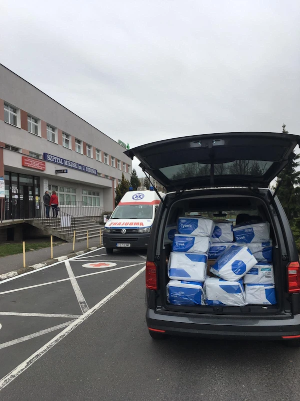 Volkswagen Poznań pomaga poznańskiemu szpitalowi w walce z Covid-19 - 3.