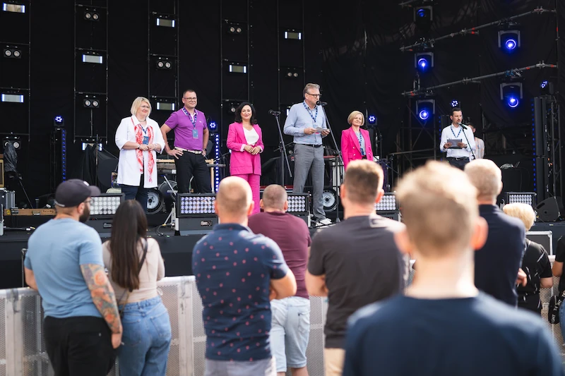 Volkswagen Poznań w gronie wielkiej rodziny pracowników świętował 30-lecie spółki - 7.