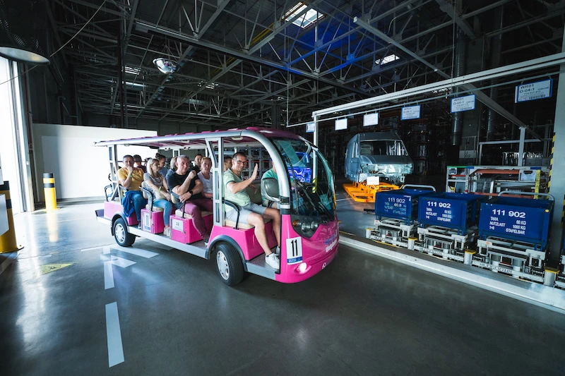 Volkswagen Poznań w gronie wielkiej rodziny pracowników świętował 30-lecie spółki - 13.