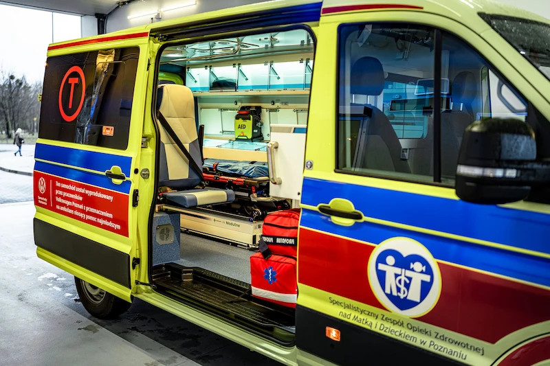 Szpital w Poznaniu z nową karetką od Volkswagen Poznań - 2.