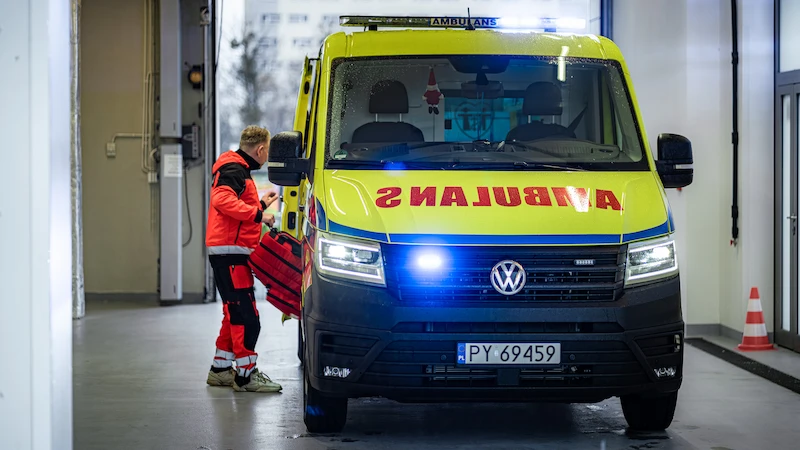 Szpital w Poznaniu z nową karetką od Volkswagen Poznań - 3.