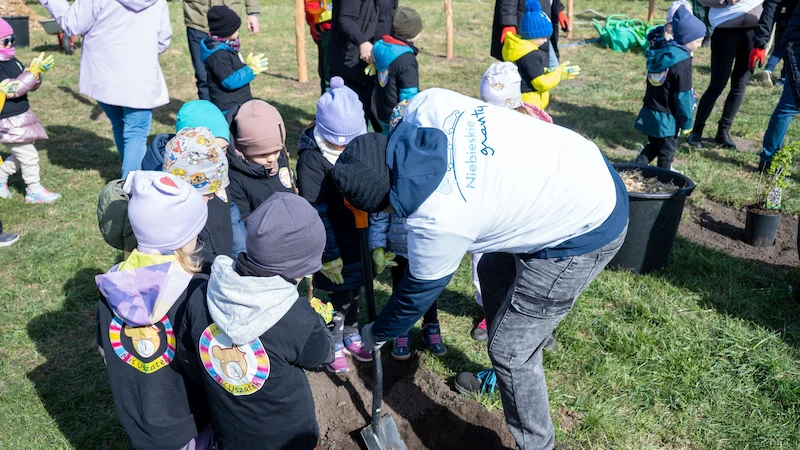 „Niebieskie granty” łączą pokolenia i zmieniają otoczenie. - 2.