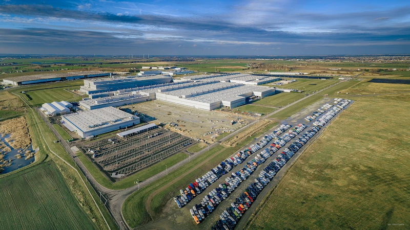 Rozbudowa zakładu Volkswagen Poznań we Wrześni nabiera tempa - rusza montaż konstrukcji nowych hal - 3.