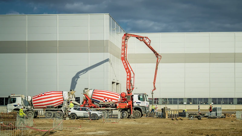 Rozbudowa zakładu Volkswagen Poznań we Wrześni nabiera tempa - rusza montaż konstrukcji nowych hal - 6.