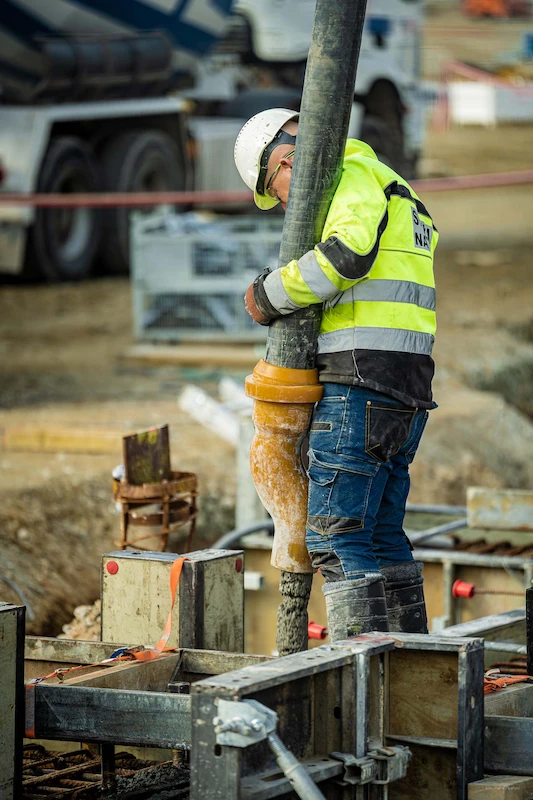 Rozbudowa zakładu Volkswagen Poznań we Wrześni nabiera tempa - rusza montaż konstrukcji nowych hal - 10.